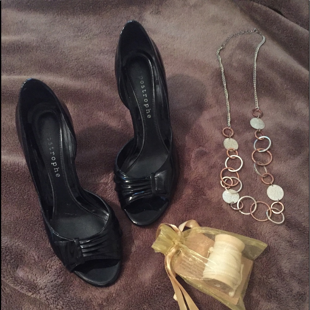 Apostrophe black patent leather pumps